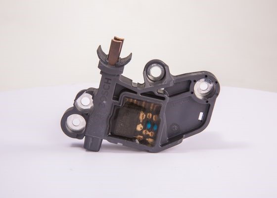 Generatorregulator 90A Bosch 0 272 220 731 BOSCH Generatorregulator 90A Bosch 0 272 220 731 BOSCH