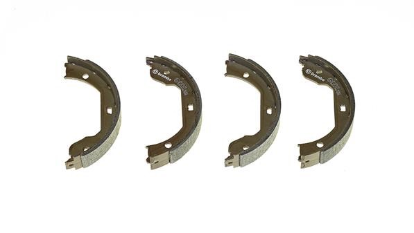 Bromsbackar, sats, parkeringsbroms, Bakaxel BREMBO