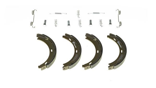 Bromsbackar, sats, parkeringsbroms, Bakaxel BREMBO