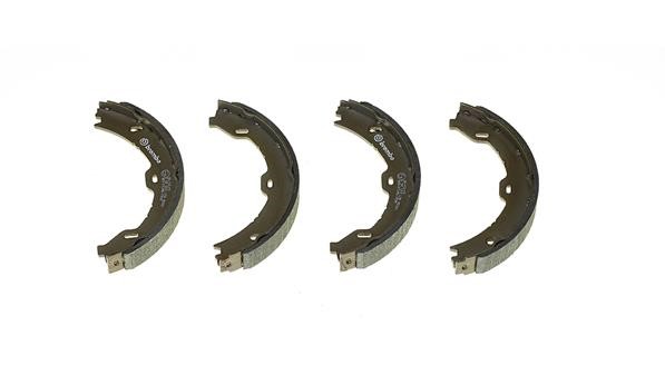 Bromsbackar, sats, parkeringsbroms, Bakaxel BREMBO