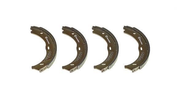 Bromsbackar, sats, parkeringsbroms, Bakaxel BREMBO