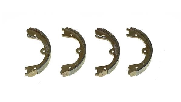 Bromsbackar, sats, parkeringsbroms, Bakaxel BREMBO