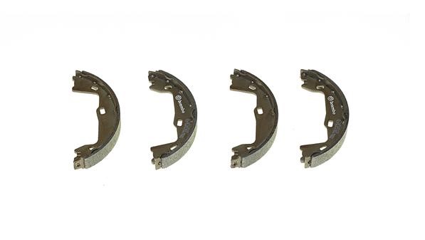 Bromsbackar, sats, parkeringsbroms, Bakaxel BREMBO