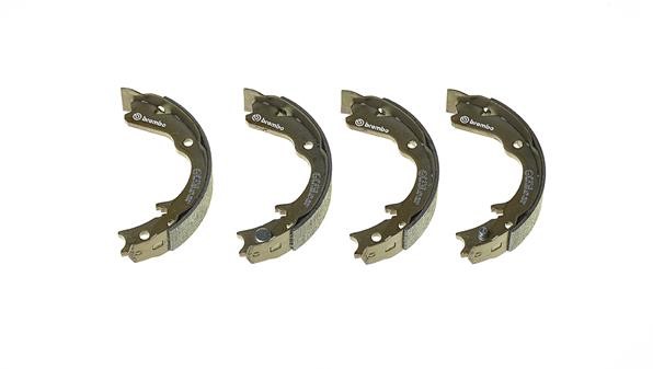 Bromsbackar, sats, parkeringsbroms, Bakaxel BREMBO