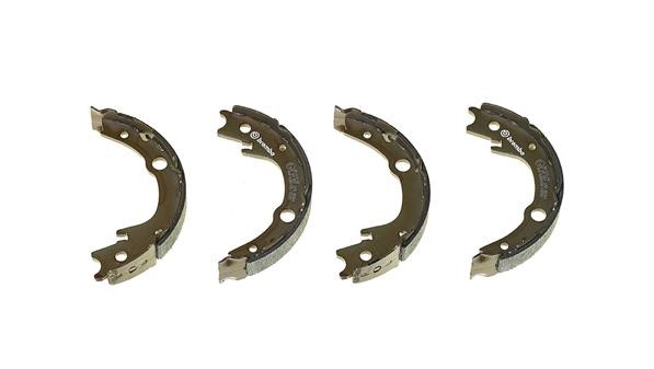 Bromsbackar, sats, parkeringsbroms, Bakaxel BREMBO