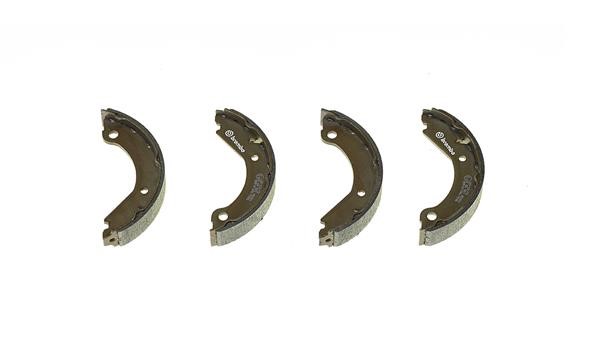 Bromsbackar, sats, parkeringsbroms, Bakaxel BREMBO