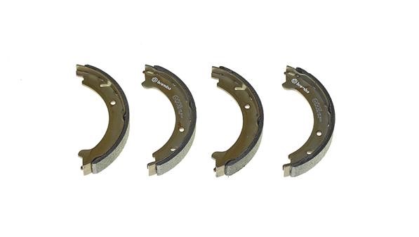 Bromsbackar, sats, parkeringsbroms, Bakaxel BREMBO