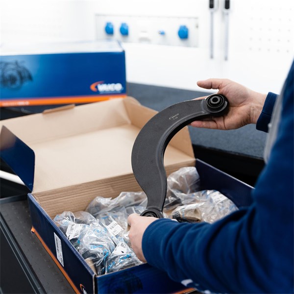 Reparationssats, Länkarm, Bakaxel Vaico V25-9698 VAICO Reparationssats, Länkarm, Bakaxel Vaico V25-9698 VAICO