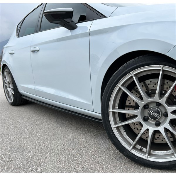Sidokjolar Seat Leon (5F) HB/ST 2013-2020 OneWay Sidokjolar Seat Leon (5F) HB/ST 2013-2020 OneWay