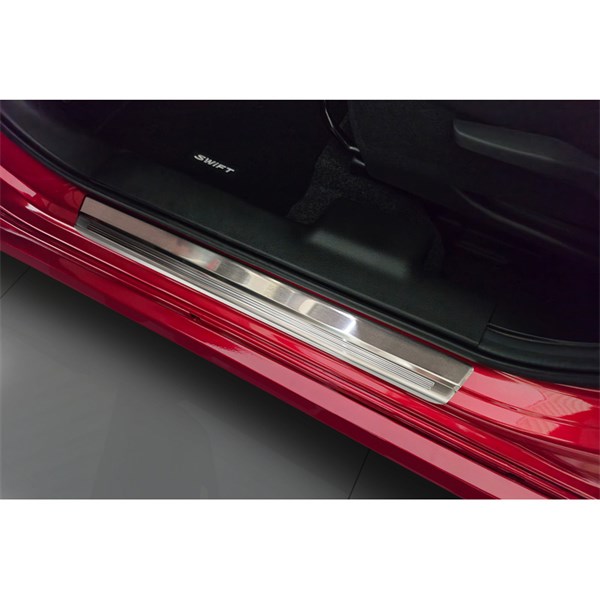 Dörrtröskelskydd Suzuki Swift VI 2024-, Fordonssida