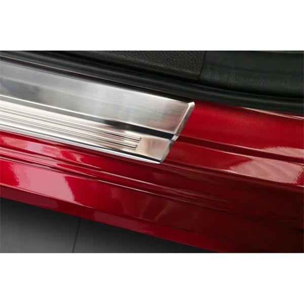 Dörrtröskelskydd Suzuki Swift VI 2024-, Fordonssida