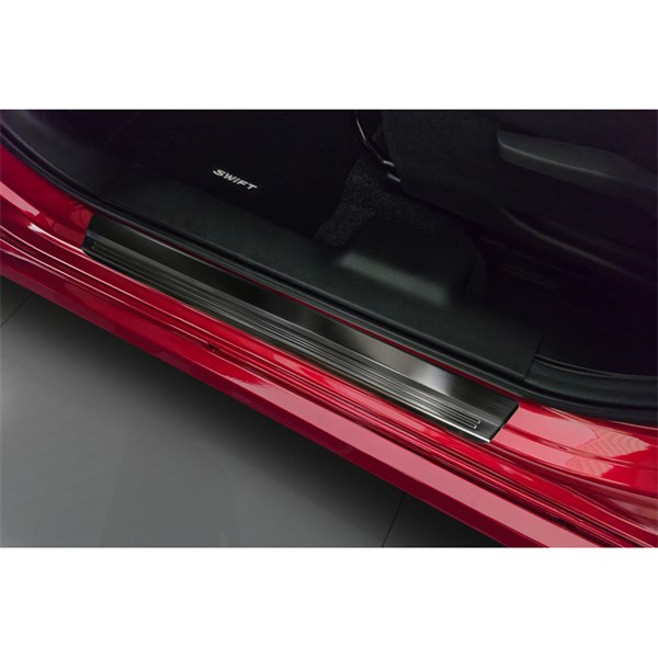 Dörrtröskelskydd Suzuki Swift VI 2024-, Fordonssida
