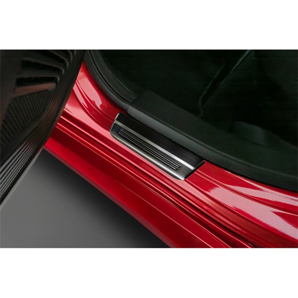 Dörrtröskelskydd Suzuki Swift VI 2024-, Fordonssida