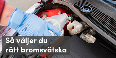 Så väljer du rätt bromsvätska – guide från Skruvat med bild på påfyllning i motorrum.